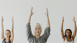 How to practice Upward Hands Pose (Urdhva Hastasana) asana primer to stretch the side body