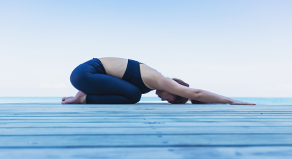beginner yoga student enjoying the benefits of cakravakasana 