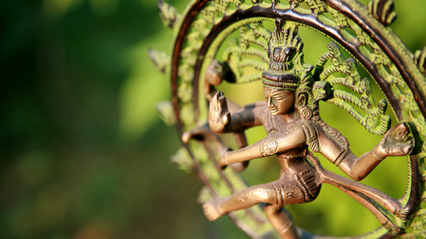 Learning about Hindu dieties such as Shiva Nataraja as a way to practice and decode Sanskrit. A statue of Shiva Nataraja - Lord of Dance in the sunlight.