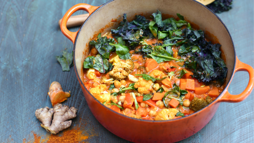 The benefits of a healthy, balanced, and easy curry recipe with healing spices, increased immunity and coziness Yoga wellness tips to make a immune-boosting curry in a hurry with healing spices