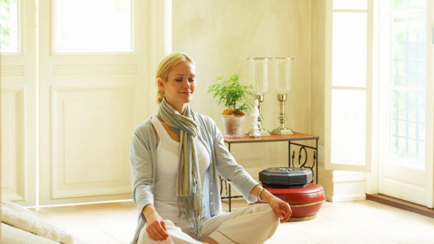 student meditating, yamas and niyamas, beginner's yoga, yoga inspiration student meditating, yamas and niyamas, beginner's yoga, yoga inspiration