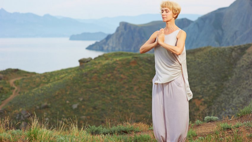 mountain, pose, Tadasana, yoga, beginners, standing, asana, core, stability, alignment, posture, abs, abdomen, buttocks, connecting to earth, neutral spine, foundation